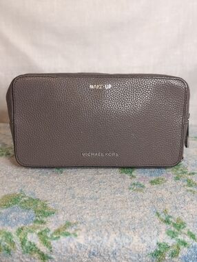 Michael Kors Jet Set Travel Leather Cosmetic Makeup Pouch
